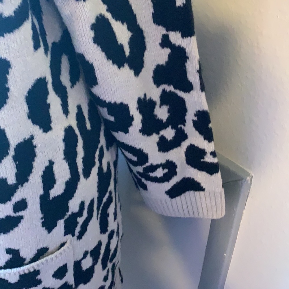 Wrap this Sweater around you for those Cold Winter Days. - Picture 4 of 15